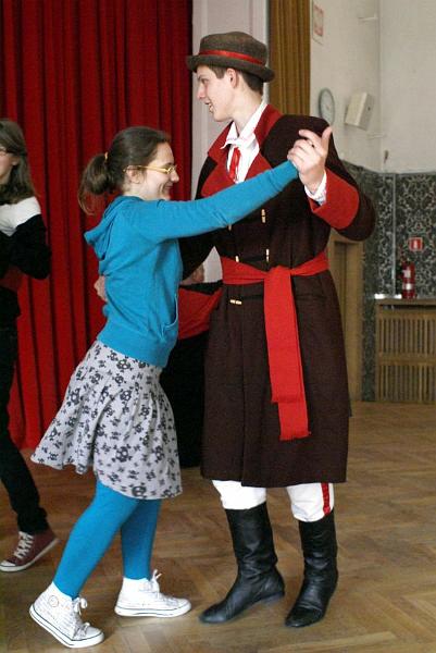 dsc00484.jpg - Dzień Kurpiowski w Gimnazjum i Liceum im. Stefana Batorego w Warszawie  - 16.04.2008 r.