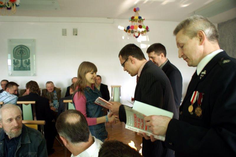 dsc09750.jpg - Wręczanie nagród podczas XIX sesji rady gminy