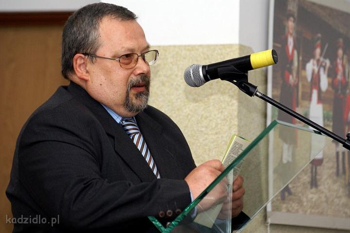 dsc01378.jpg - Przemawia Marek Książek, wiceprezes Fundacji Cepelia