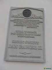 tablica_upamietniajaca_pobyt_ojca_swietego_w_wigrach